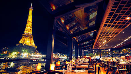 Dinner cruise on the Seine River